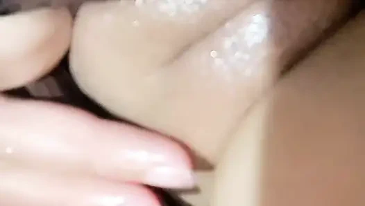 Xxx Hintli: Üvey kızımı sevdiğimde onun vajinasının ne kadar sevimli olduğunu görüyorum.