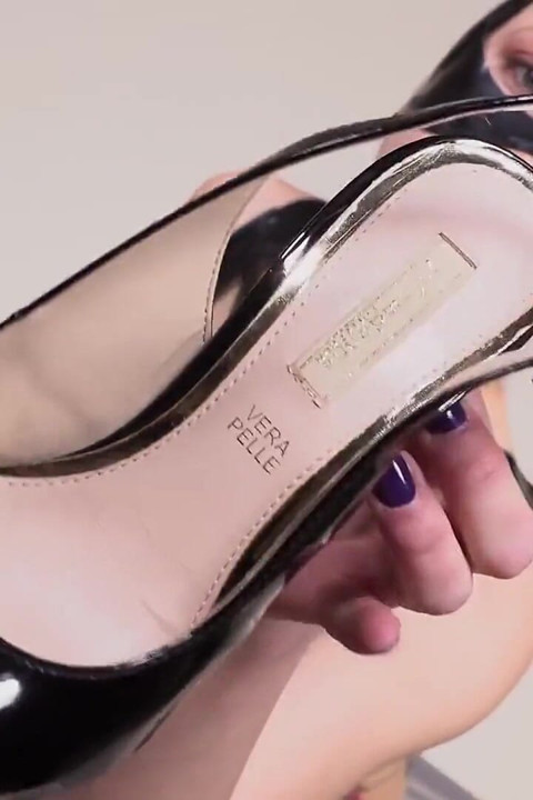 Stella cat-woman likes to talk about heels and sexy feet