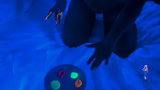 Işıklar Aşağı, Parlıyor