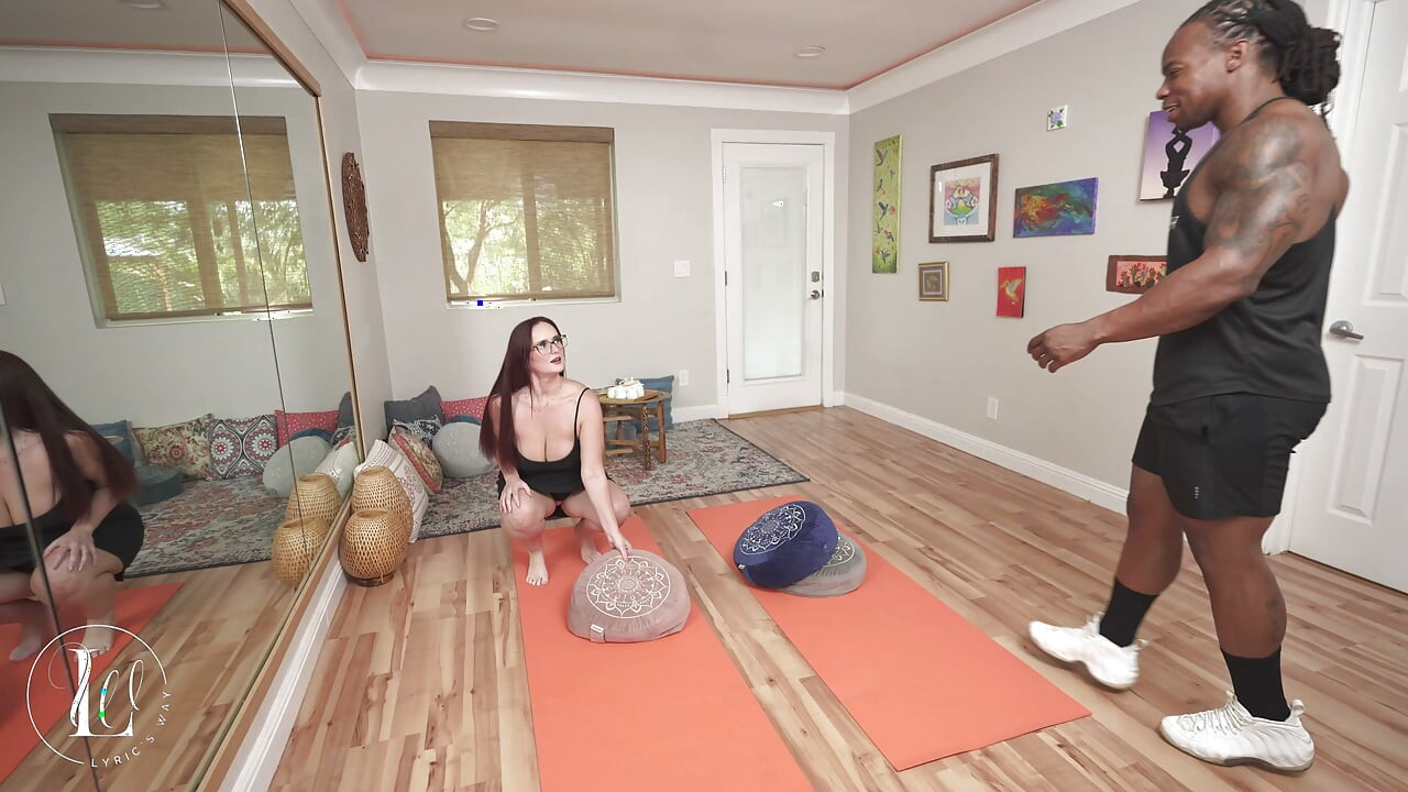 Kayla Davis, Prof De Yoga Squirteuse, Se Tape Son Nouveau Client