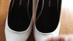 मेरी पसंदीदा सफेद ऊँची एड़ी के जूते
