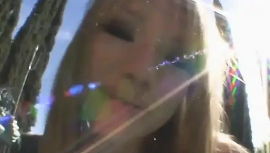 Seksi sarışın bebek amcık sikişiyor