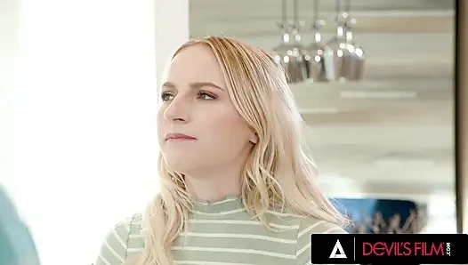 Film mesum - babysitter imut rambut pirang dientot sama bosnya sendiri