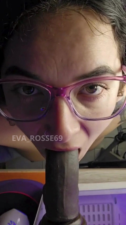 Sucking a very hot bbc