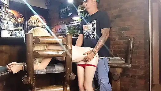 Сосу член отчима, прежде чем он кончит в мою киску