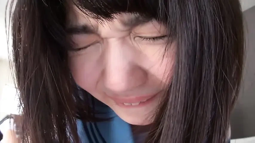 一个中年男人和一个制服美女