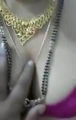 सेक्सी महिला shwoing boob.mp4
