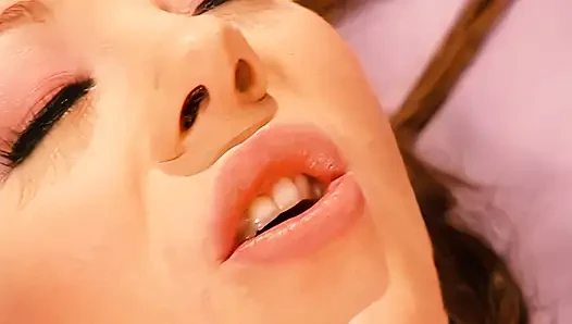 Brooklyn Night Gets 18 Year Old Pussy Stretched With Dick