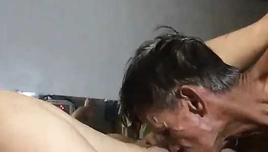 Ngentot klasik sama istriku dengan memek yang basah dan dalam banget