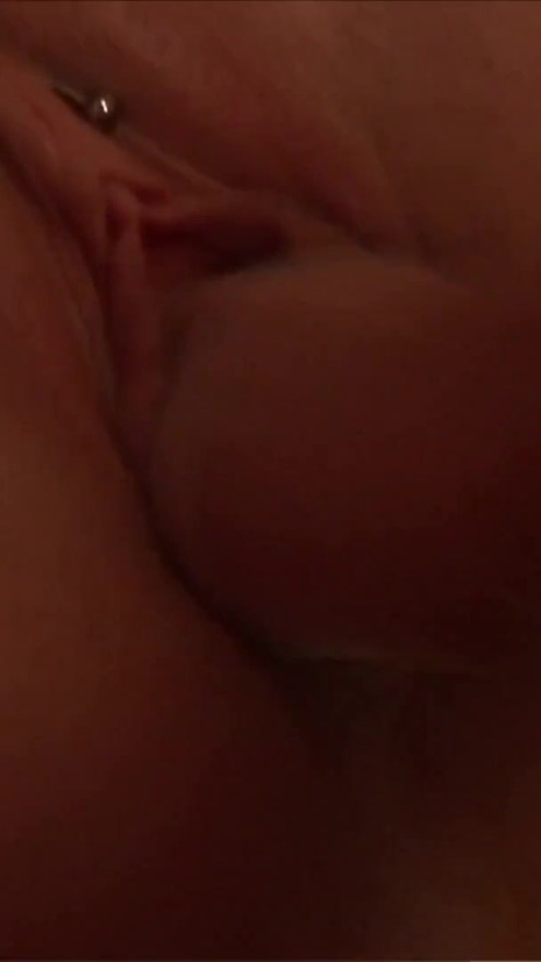 Vakker dame med store meloner i leopard-lingeri knullet | klipp 2
