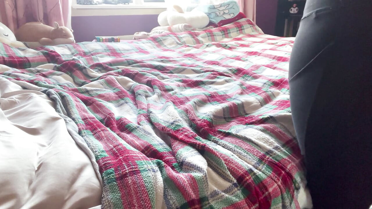 Tulen niin kiimaiseksi ennen kuntosalia, enkä voi lopettaa pillullani leikkimistä