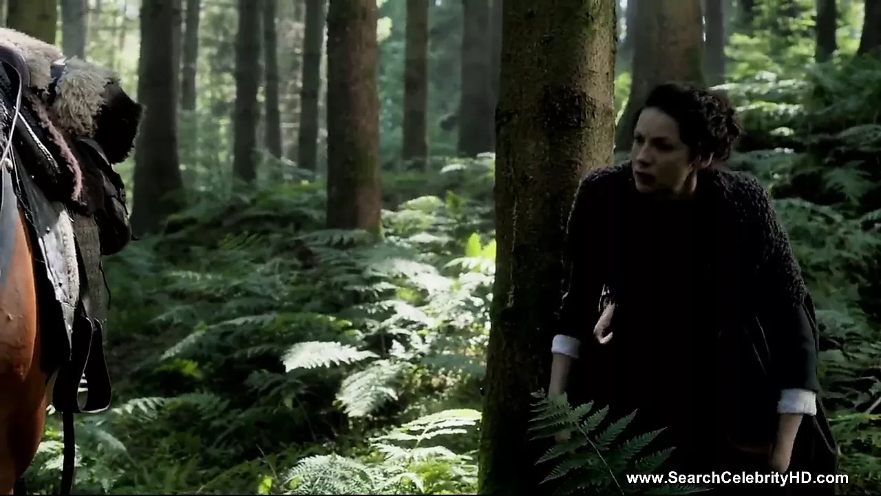 Laura Donnelly nude - Outlander S01E14