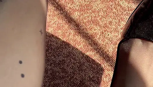 Cewek imut dengan stoking seksi dengan sepatu hak tinggi