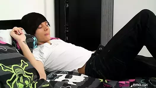 Emo porn video – Adorable Dakota Enjoys Showing Off His Flawless Cock