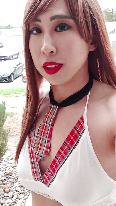 Schoolgirl sissy slut Bess gives herself a big orgasm before class