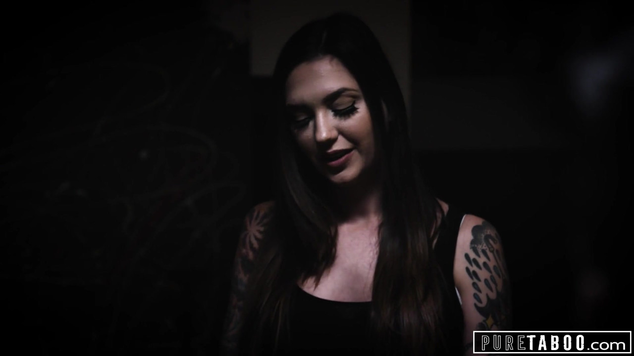 純粋なタブー、セクシートランスガールが悲しみの男をやる