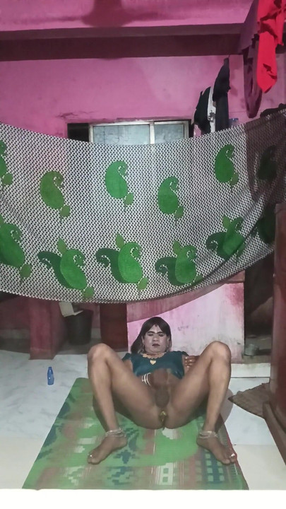 Must-share moment from "Madhuri bhabhi aj land ka pani likali"