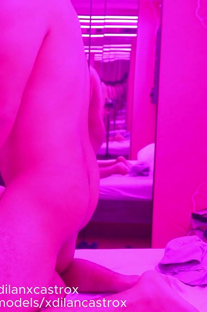 Cute Gay Twink Barebacks His Grindr Date's Cock Creampie