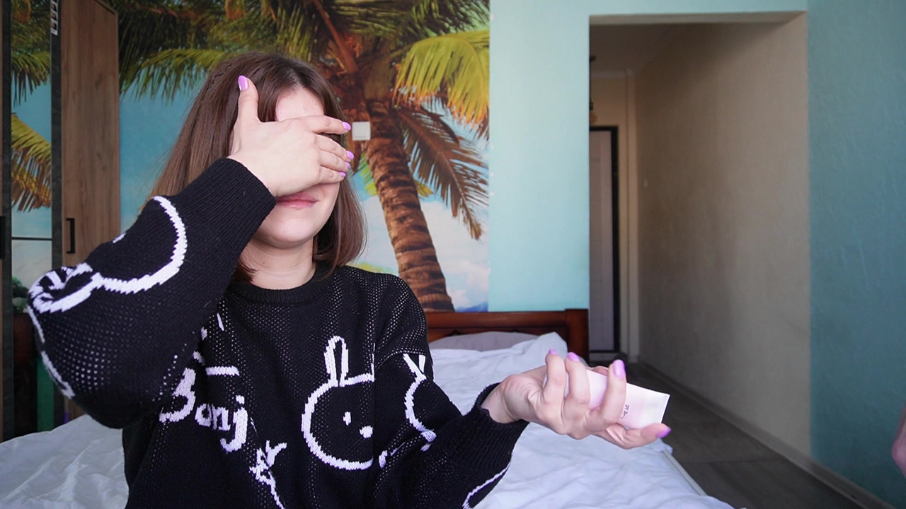 流行的在线游戏在视频博客期间变成继兄弟和继妹之间的性爱