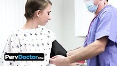 Pervdoctor - सेक्सी युवा रोगी को उसकी गुलाबी बिल्ली के लिए डॉक्टर ओलिवर के विशेष उपचार की आवश्यकता है