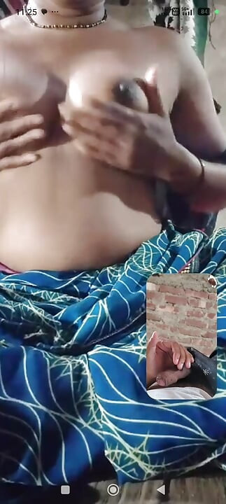 Indiana tia ki chuchi em videochamada