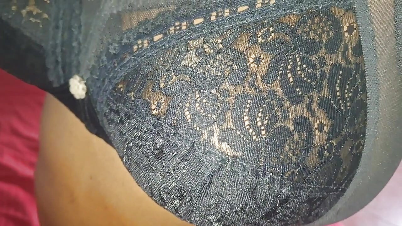 Zszokowana azjatycka milf złapała męża podczas samotnej zabawy
