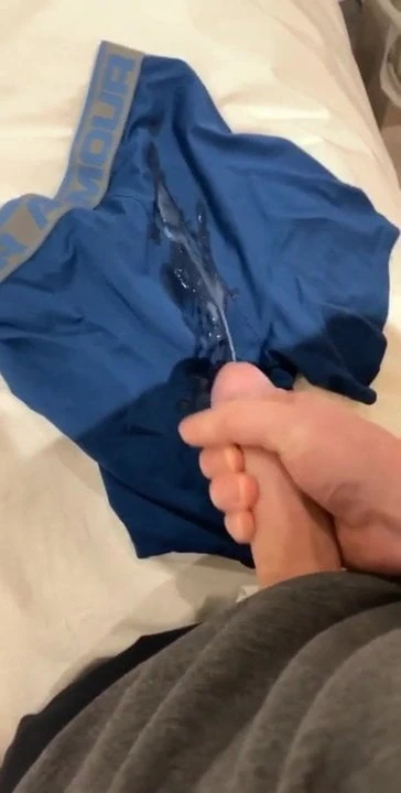 Jock runkar av nonstop sperma