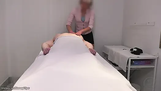 Tukang pijat seksi bugil dan akhir yang bahagia