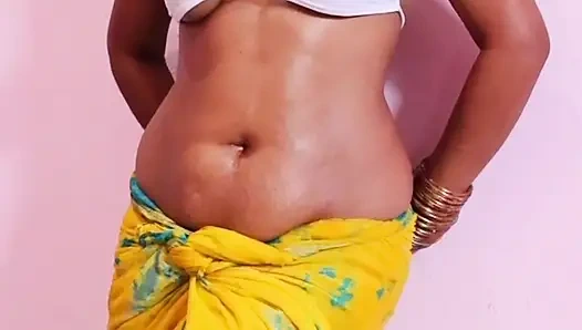 Ich putze das Haus, ich war auf dem Chef und mein Rücken verletzte sich sehr, mein chef gibt mir Erleichterung, volles Hindi virales Video