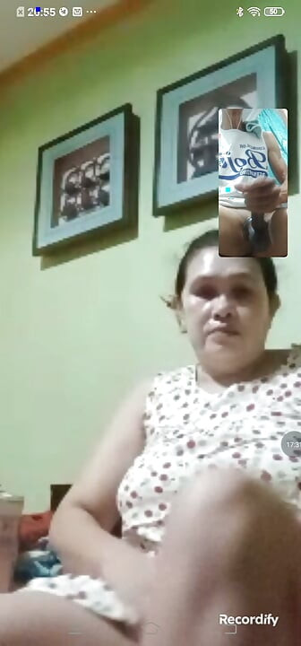 fazemos videochamada de sexo. ambos felizes