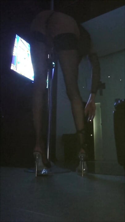نحت الأنابيب في Pigalle. Sexshopcin L'Annexe Du Sexodrme Paris Vanessabitchx