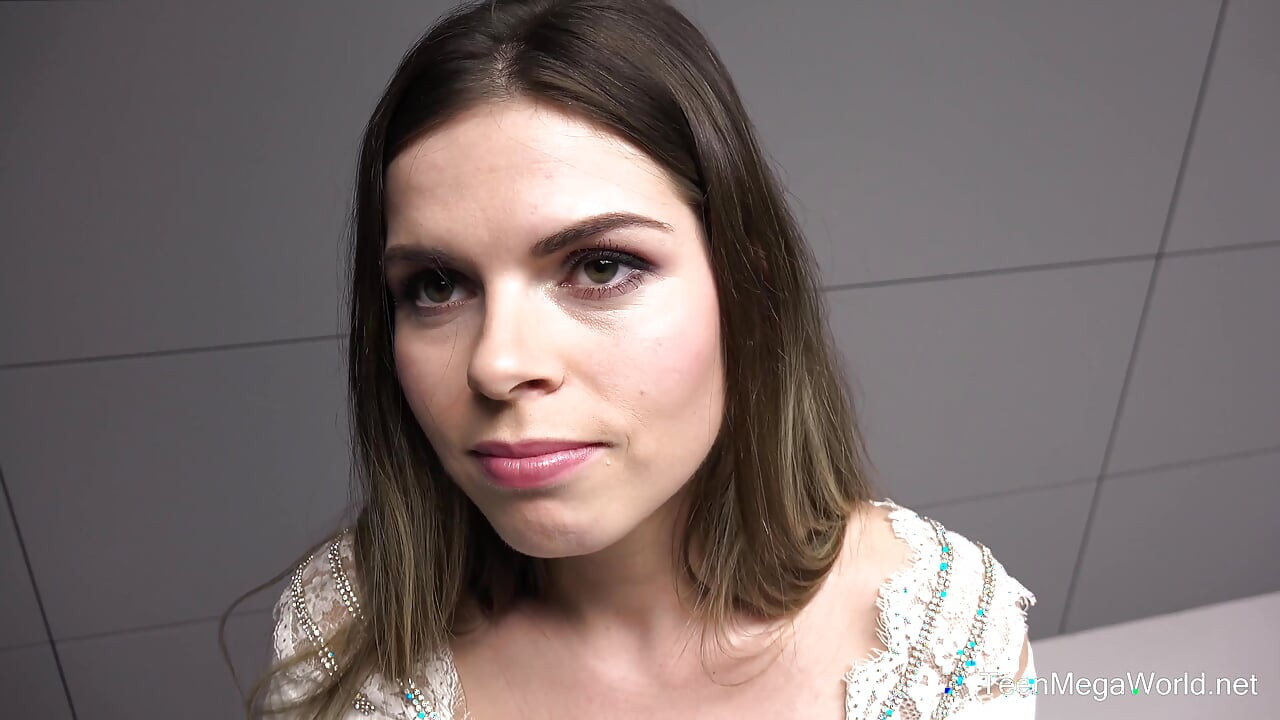 聰明保安幹了一個火辣美女