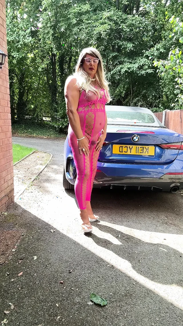 Sexy Crossdresser Kellycd2022’s in pink fishnet catsuit and heels