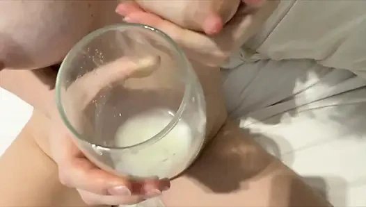 Sie begann, TITTEN ZU MELKEN ... und es kam immer wieder