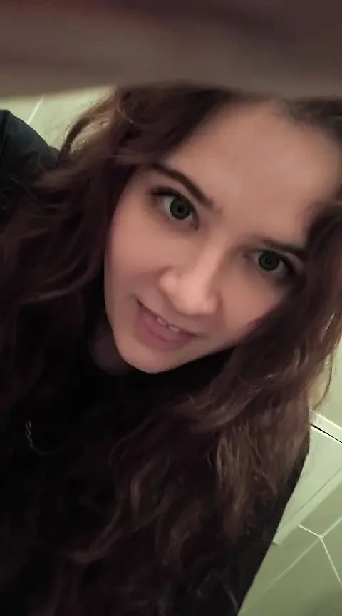 工作场所洗手间单人表演