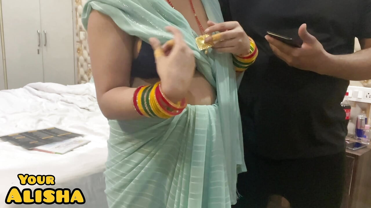 Alisha Bhabhi ko Galti se Mobile Mein Porn Dikh Gayi aur Devar Ne Pakad Liya....
