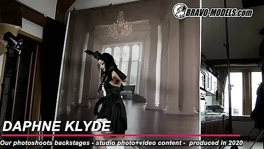388-fotoshooting hinter den kulissen Daphne Klyde - erwachsener