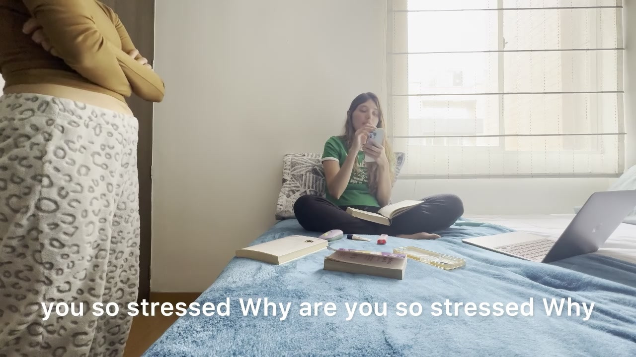 两个女大学生在房间里狠操