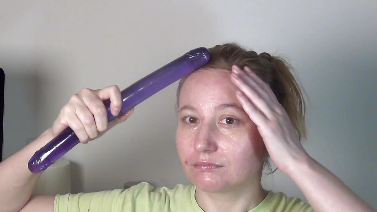 Face massage with dildo