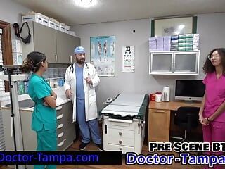 Verpleegsters gaan naakt en onderzoeken elkaar terwijl dokter Tampa toekijkt! "Welke verpleegster gaat als eerste?" van dokter-tampacom