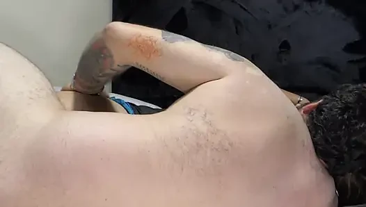 BETRÜGENDER ANALSEX IM VERSTECK VON IHREM EHEMANN