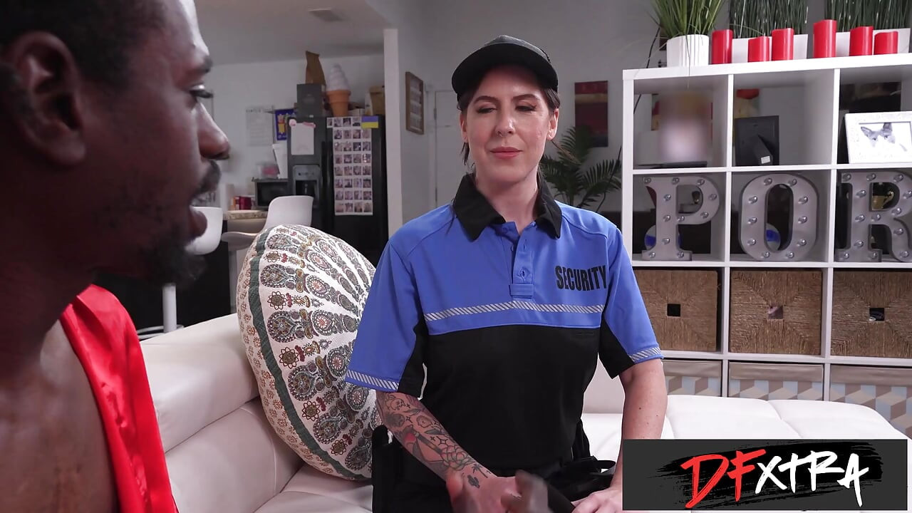 DFXTRA - “你不應該在這裡” - 火辣的Nikki Zee被前任的大雞巴摧毀