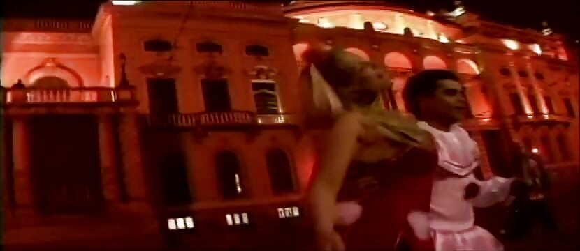 Smutsig hora älskar att ta det hårdhänt bakifrån av sin pojkvän
