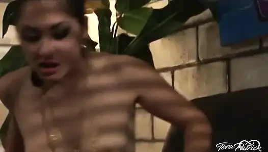 Roxy Jezel nimmt schwanz und kommt wie ein profi