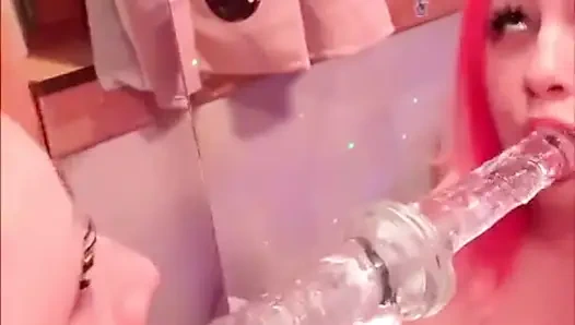 Süße bBW-freundin schickt ihrem freund ein solo-blowjob-video