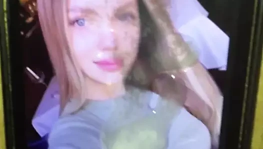 Katusha lobanova'nın seksi yüzüne boşal