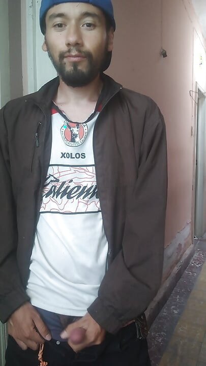 Mă masturbez din nou cu puloverul meu Xolos