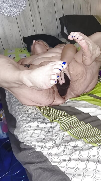 Ele a pegou se comportando mal e dominando