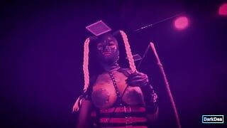 O Prazer Escravo, a Buceta Divino de "Dea Negra", a Deusa Negra, rainha do látex fetiche bdsm