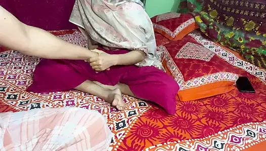 Ich habe meine sexy jüngere stiefschwester die ganze nacht gefickt, um ihre jugendliche lust zu befriedigen